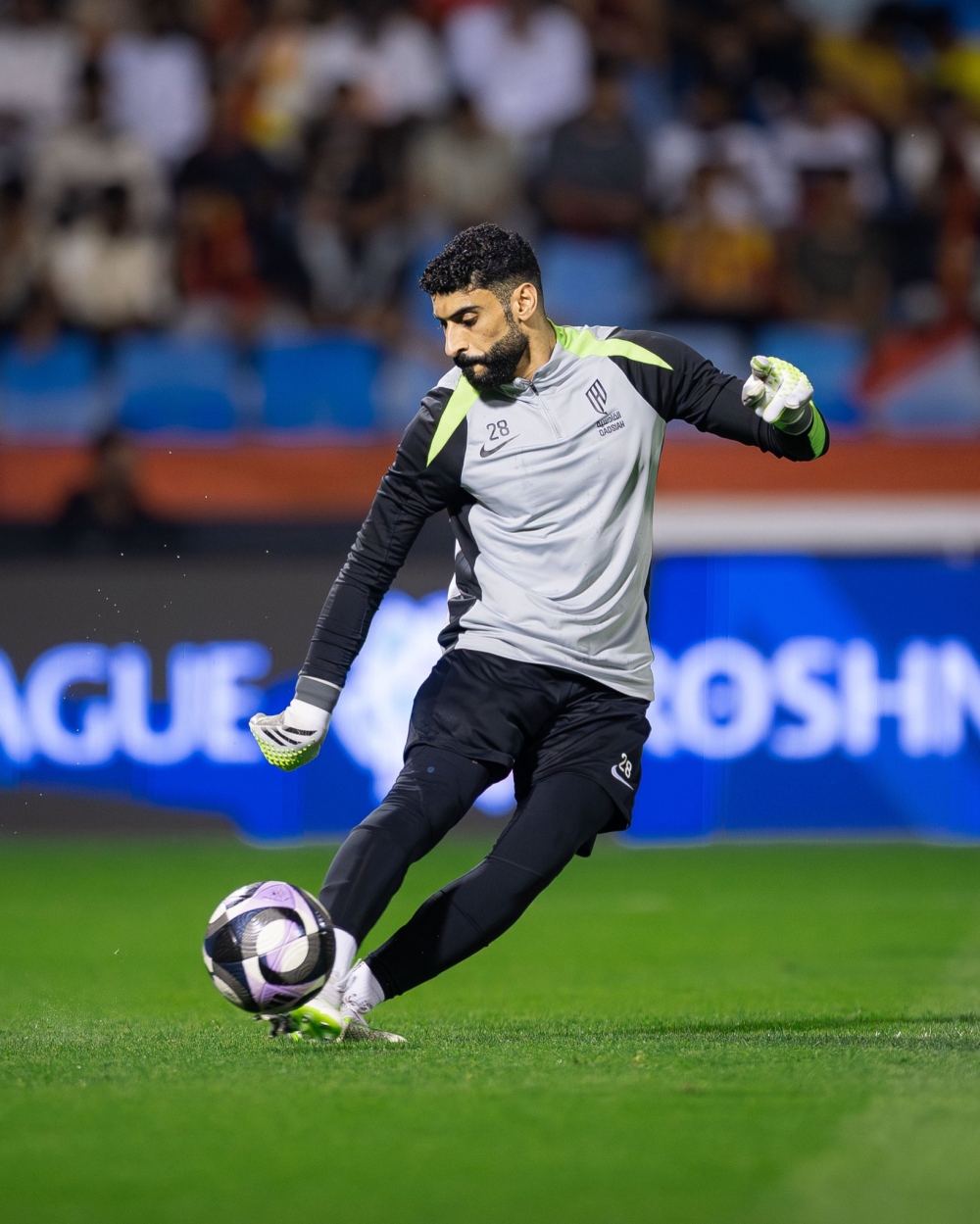حارس القادسية يظهر في مقر إقامة بعثة الهلال.. ما السبب؟ 