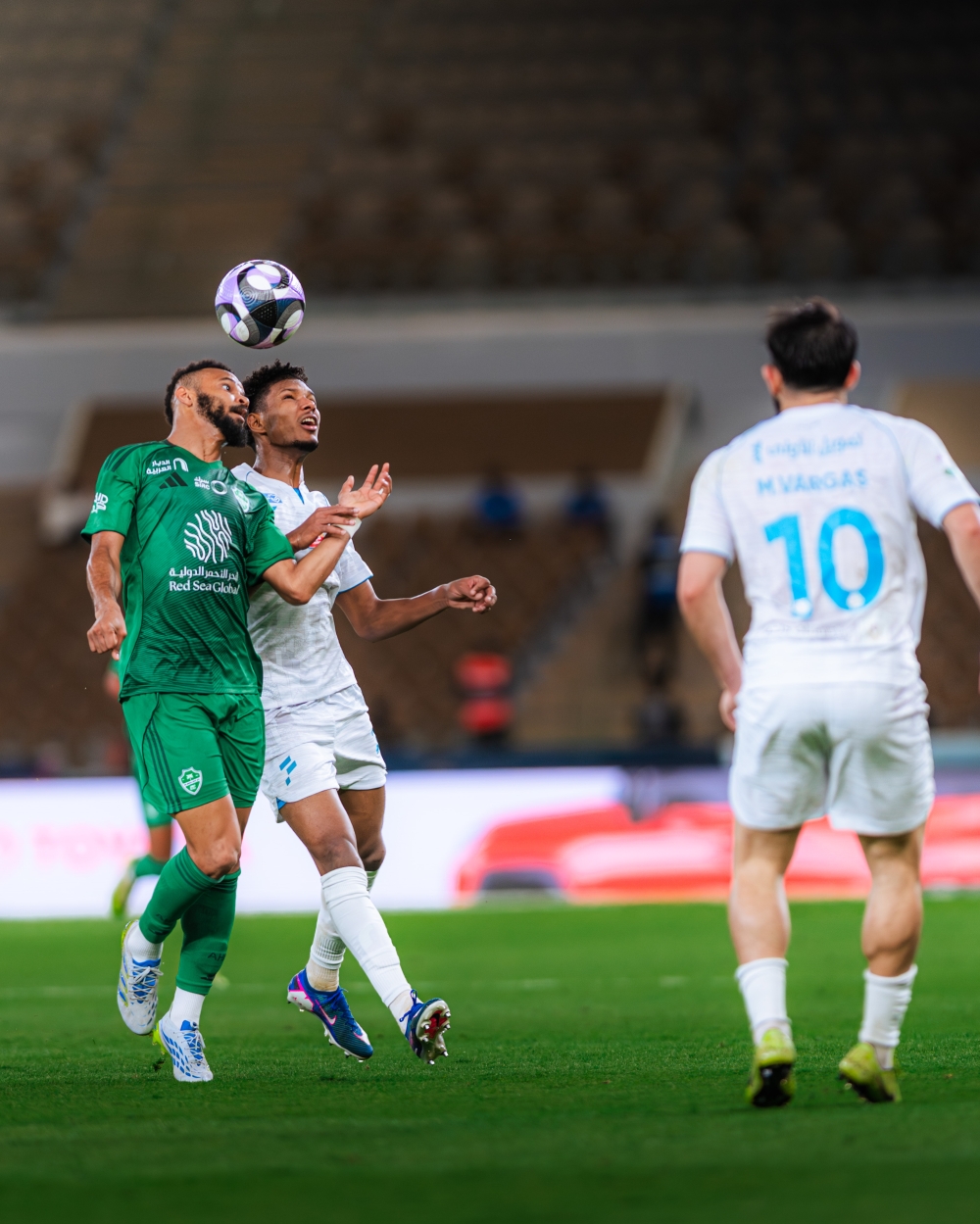 الأهلي يواصل انتصاراته بثلاثية في شباك الفتح في روشن