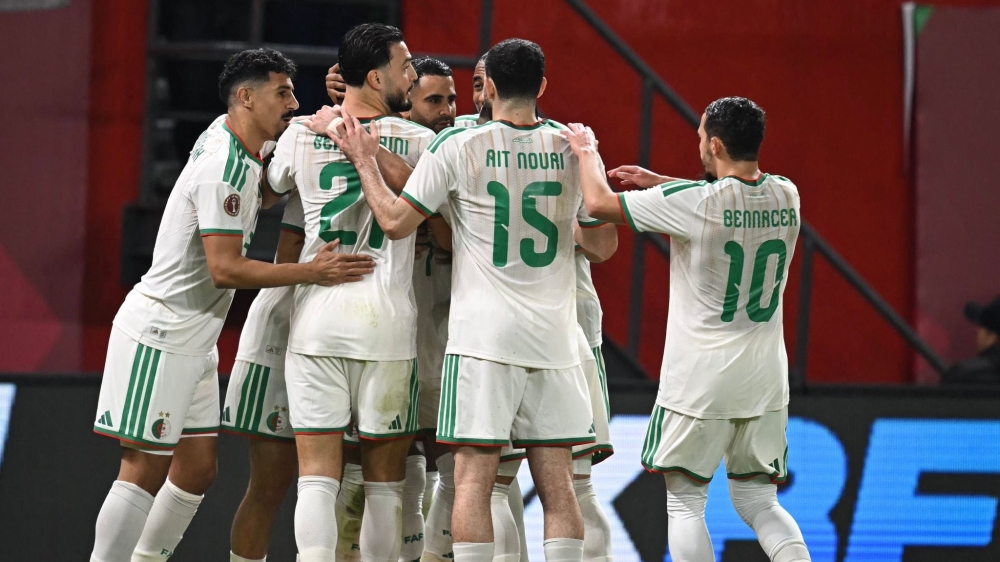 أزمة حراسة المرمى تهدد الجزائر قبل كأس العالم.. وعودة بن بوط مطروحة