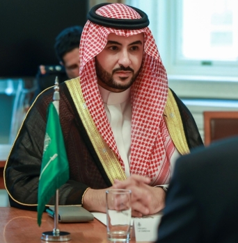 وزير الدفاع يبحث العلاقات الثنائية والتطورات في المنطقة مع نظيره السويدي