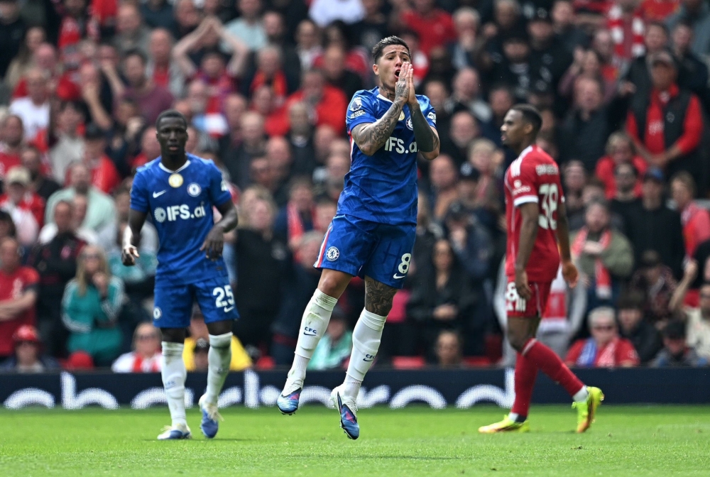 ليفربول وتشيلسي يتعادلان 1-1 في قمة مثيرة بـ”أنفيلد” بالدوري الإنجليزي