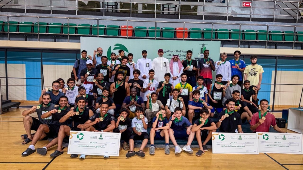 جامعة الملك عبدالعزيز تتوج الفائزين ببطولة الترايثلون الجامعية