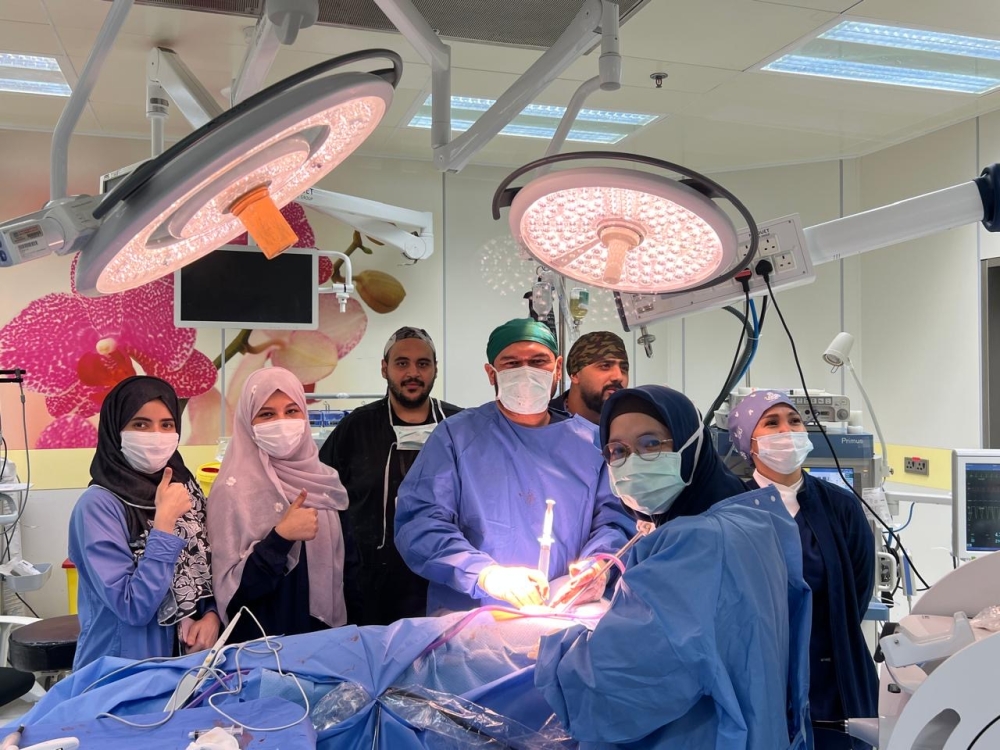 مستشفى النور ينجح في استئصال فص رئوي لمريضة عبر 