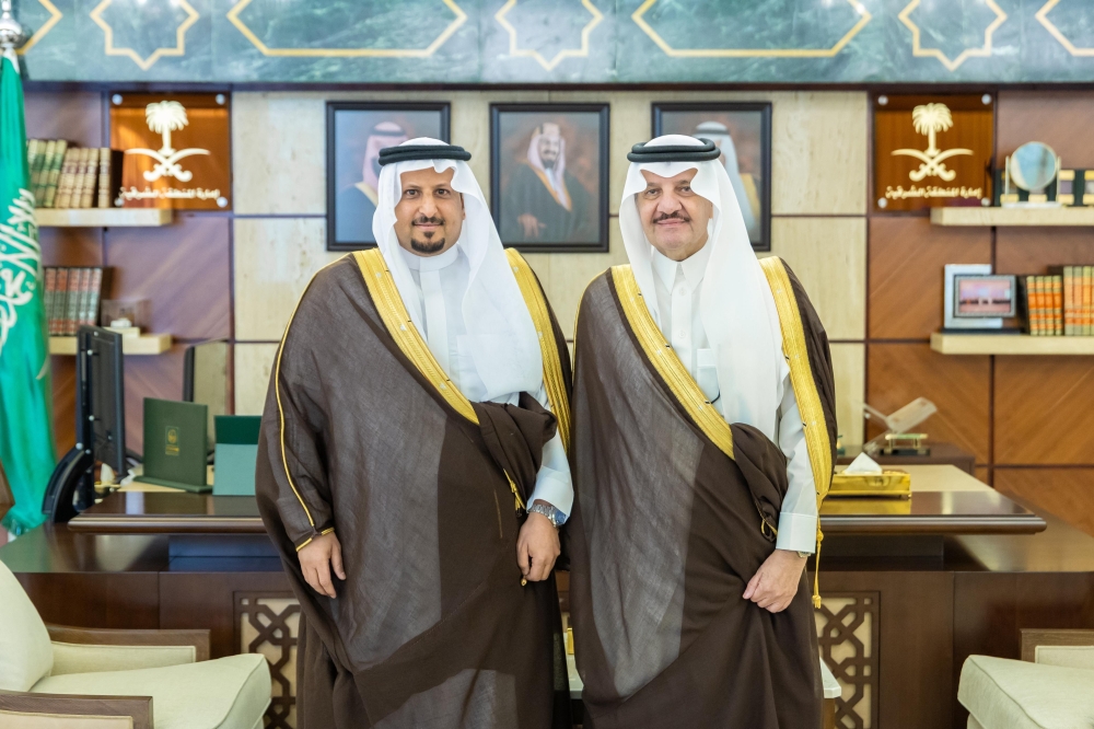 أمير الشرقية يستقبل مدير التحريات الإدارية بالمنطقة بمناسبة ترقيته