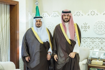  نائب أمير الشرقية يهنئ مدير التحريات الإدارية بالمنطقة بمناسبة ترقيته