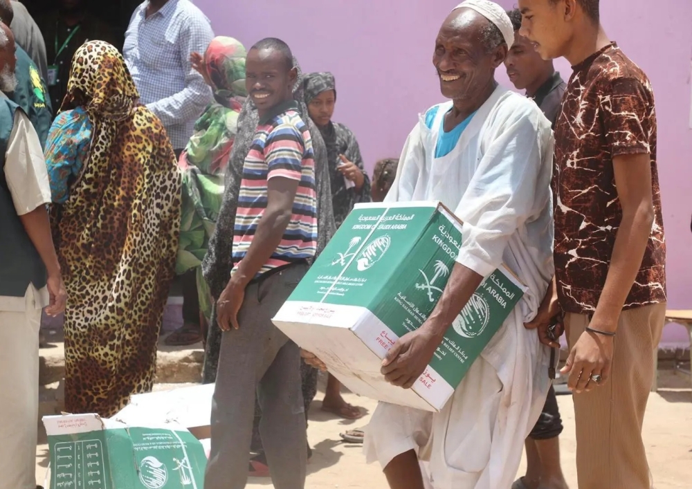 مركز الملك سلمان للإغاثة يوزع 1.600 سلة غذائية في السودان