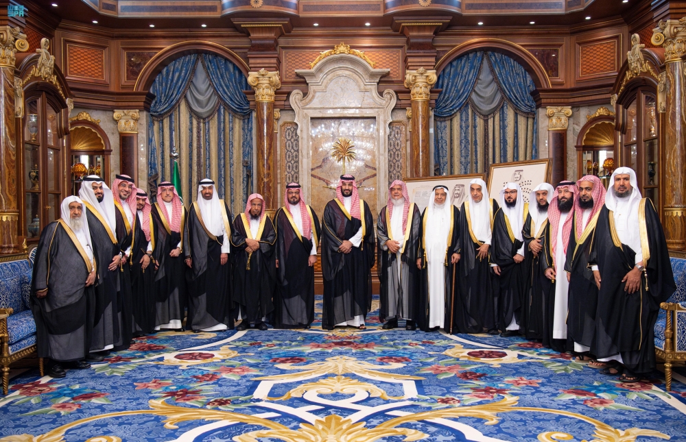 ولي العهد يستقبل وفد تكريم خادم الحرمين لدعمه جمعيات تحفيظ القرآن بالمملكة 