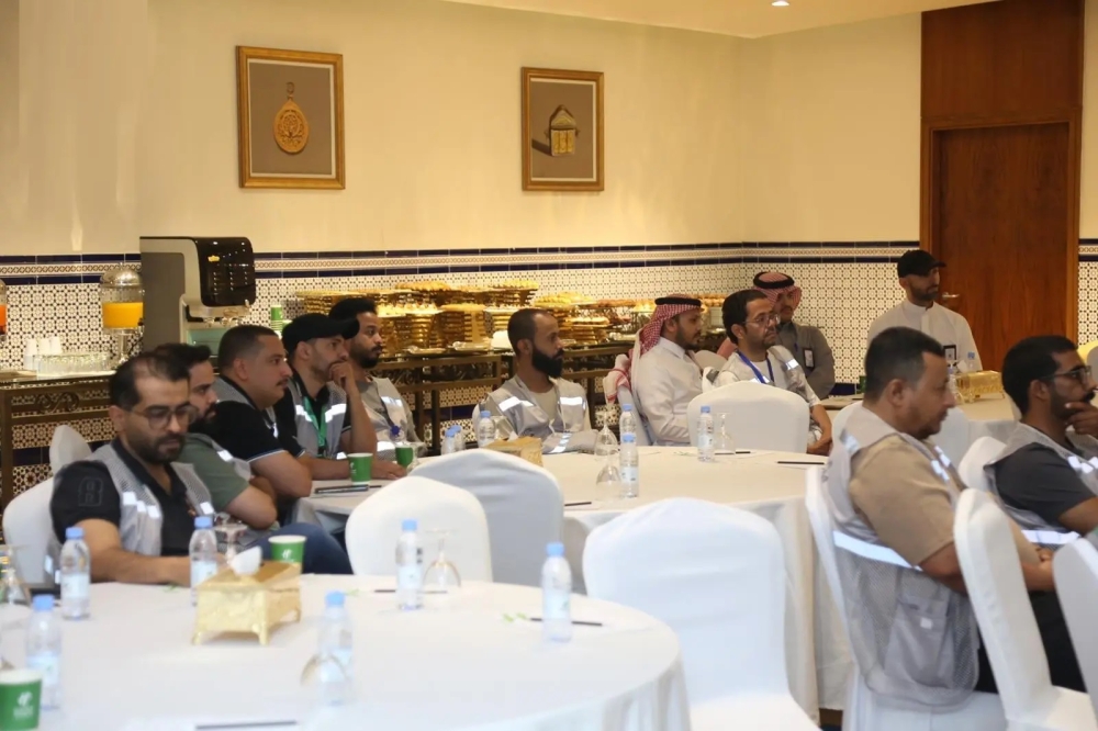 الدفاع المدني ينظم محاضرات توعوية لمنسوبي الجهات العاملة في الحج 