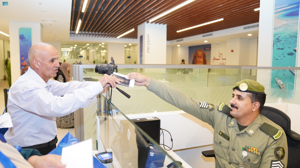 بأحدث الأجهزة التقنية.. جوازات منفذ الحديثة تستقبل ضيوف الرحمن