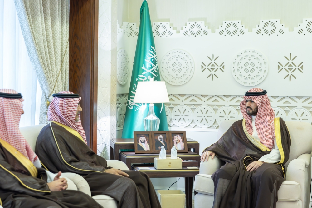 نائب أمير الشرقية يطّلع على مبادرات وبرامج اتحاد الغرف السعودية 
