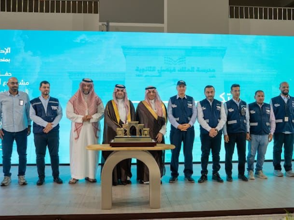 بدون أسوار تقليدية.. وزير التعليم يدشن مبادرة أنسنة المدارس في مكة
