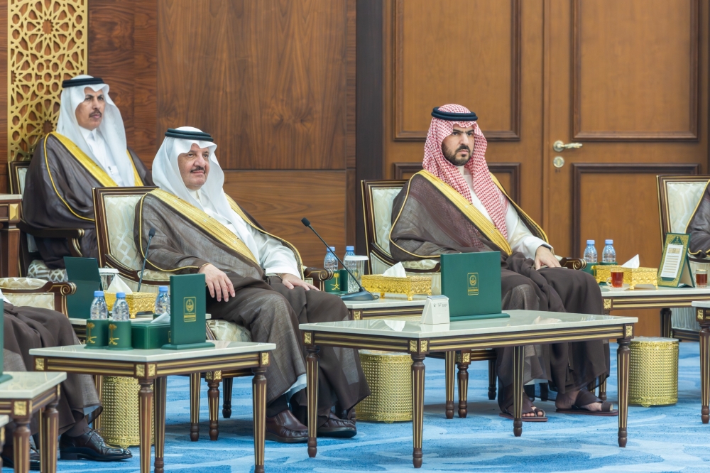 أمير الشرقية يستقبل منسوبي الشؤون الإسلامية ويطّلع على جهود الفرع في خدمة ضيوف الرحمن 