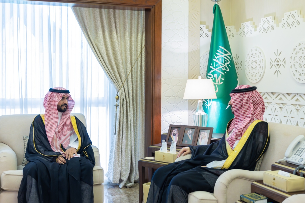 نائب أمير الشرقية يستقبل مدير فرع هيئة الزكاة والضريبة والجمارك بالدمام