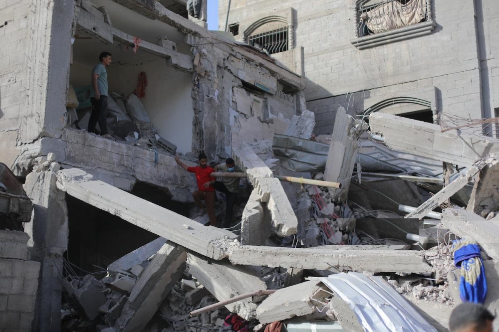 استشهاد فلسطيني وإصابة آخر في استمرار جرائم الاحتلال بغزة