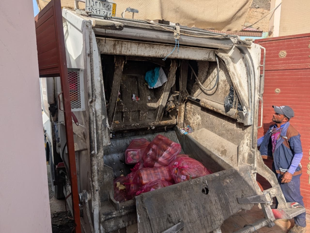 أمانة جدة تُغلق موقعًا عشوائيًا وتُتلف 9 أطنان من الأغذية الفاسدة شرق المحافظة