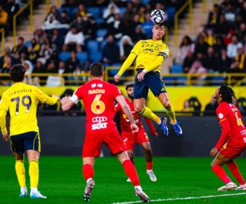 النصر وضمك في مباراة سابقة