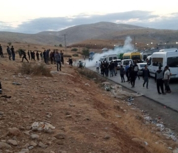 قوات الاحتلال تطلق قنابل الغاز السام المسيل للدموع على الفلسطينيين - وفا