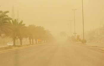 حالة الطقس.. استمرار الرياح النشطة المثيرة للأتربة والغبار - وكالات