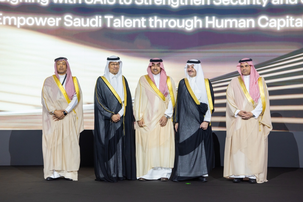  أمير المنطقة الشرقية يرعى حفل تخريج طلاب وطالبات معهد الطاقة - اليوم 