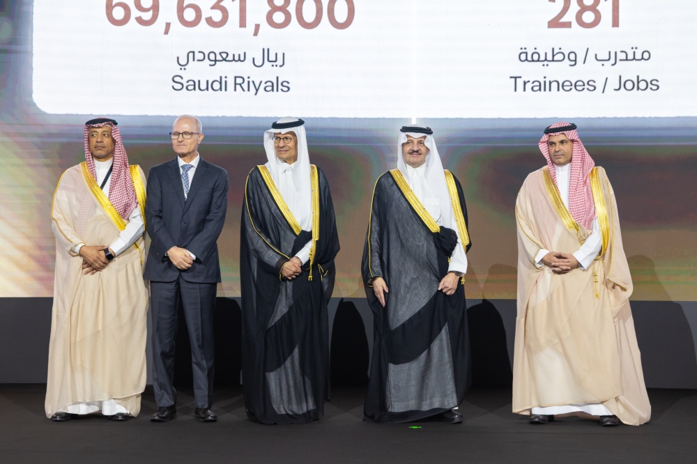  أمير المنطقة الشرقية يرعى حفل تخريج طلاب وطالبات معهد الطاقة - اليوم 