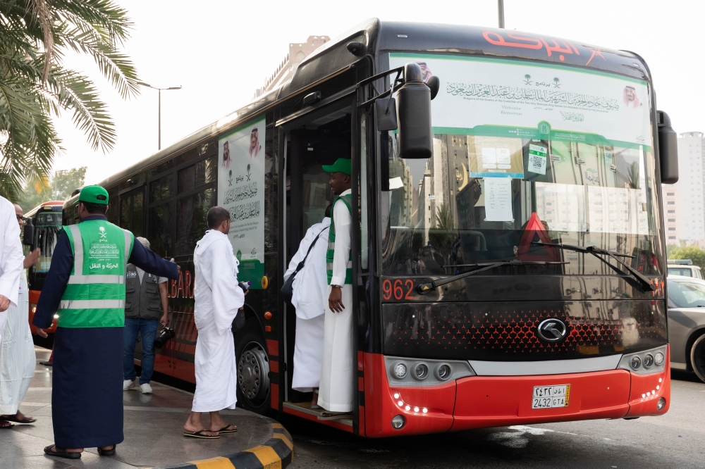 عاجل: الشؤون الإسلامية تخصص أكثر من 240 رحلة ترددية يوميًا لنقل ضيوف خادم الحرمين 