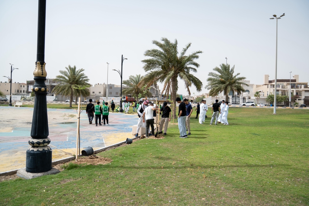 زراعة 6600 شجرة في القطيف لتعزيز الغطاء النباتي والاستدامة البيئية
