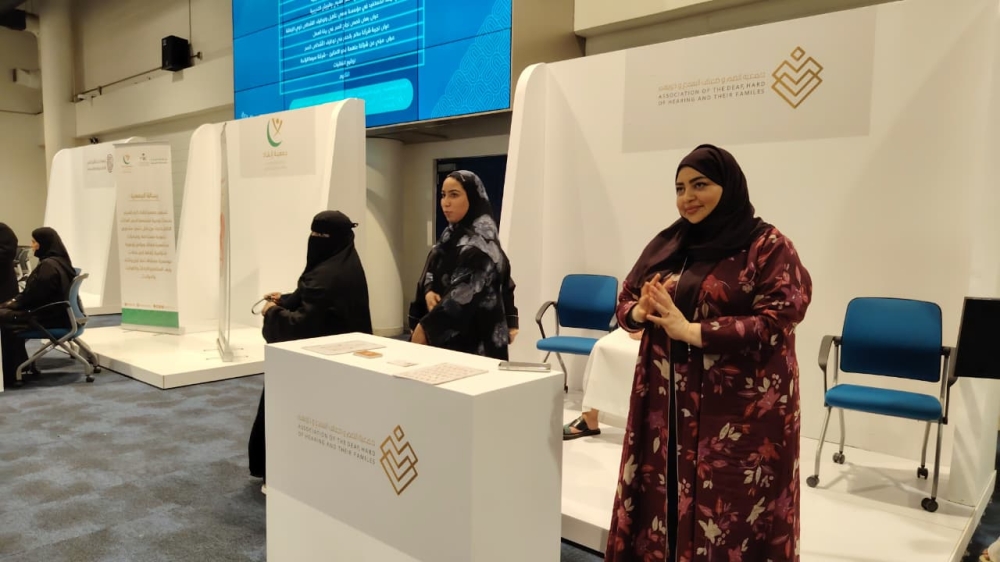 الصم وسوق العمل.. فجوة التوظيف تبدأ بعد التعيين