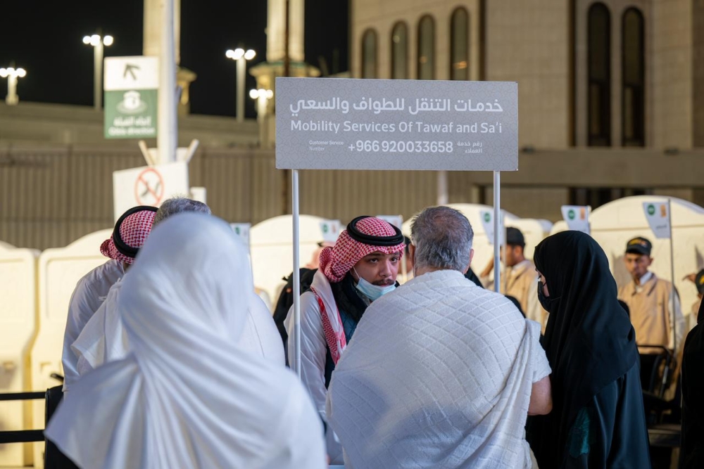 الحجز عبر الفنادق.. 6400 عربة يدوية وكهربائية لخدمة ضيوف الرحمن 