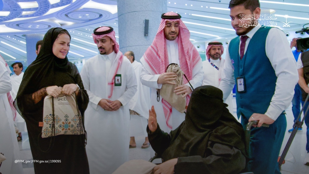 الأمين العام لصندوق الشهداء يستقبل حجاج حملة الصندوق
