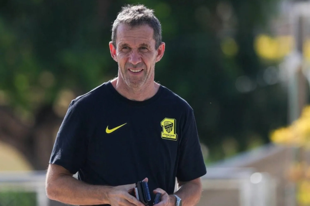 بلانيس مرشح للانتقال إلى ميلان بعد رحيله المحتمل عن الاتحاد
