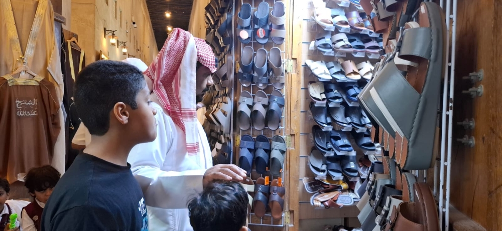 فيديو | من البشوت إلى العطور.. شاهد أجواء الاستعداد لعيد الأضحى في أسواق الشرقية