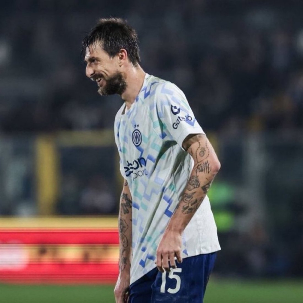 قرار من أتشيربي بشأن الانتقال إلى الهلال الموسم المقبل