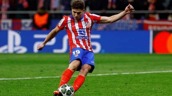 أتلتيكو مدريد يرد على برشلونة بشائعات مثيرة
