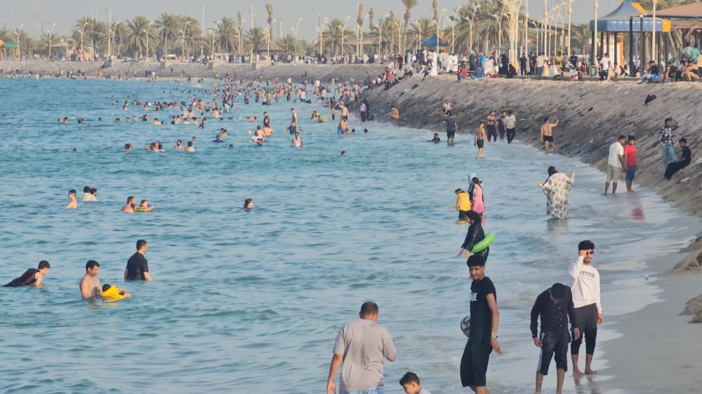 كورنيش رأس تنورة يجمع العائلات والمقيمين في العيد - اليوم 