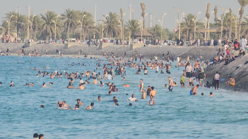 كورنيش رأس تنورة يجمع العائلات والمقيمين في العيد - اليوم 