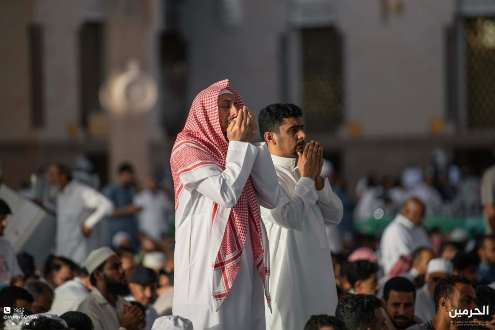 الحجاج يودعون المشاعر.. والمسجد النبوي يستقبل الآلاف 