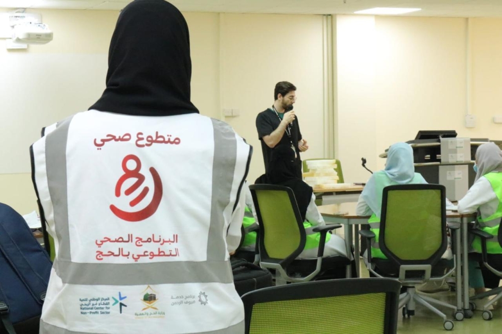  متطوعو الصحة يروون أجمل لحظاتهم ومواقفهم في مساعدة ضيوف الرحمن - اليوم