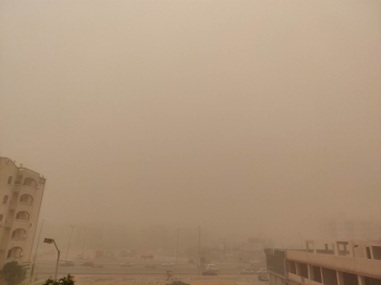 طقس الصباح الباكر.. عوالق ترابية وتدني مدى الرؤية على الشرقية