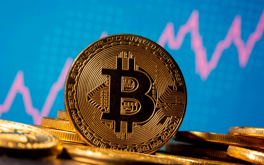 البيتكوين تتراجع دون 70 ألف دولار لأول مرة في شهرين