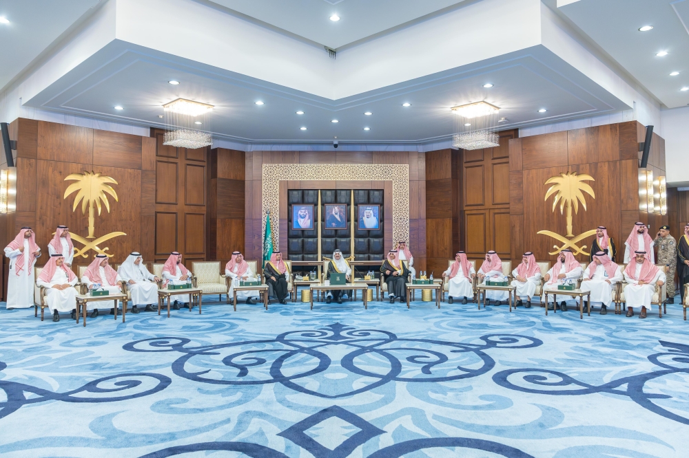 أمير الشرقية يستقبل منسوبي الإمارة المهنئين بعيد الأضحى المبارك