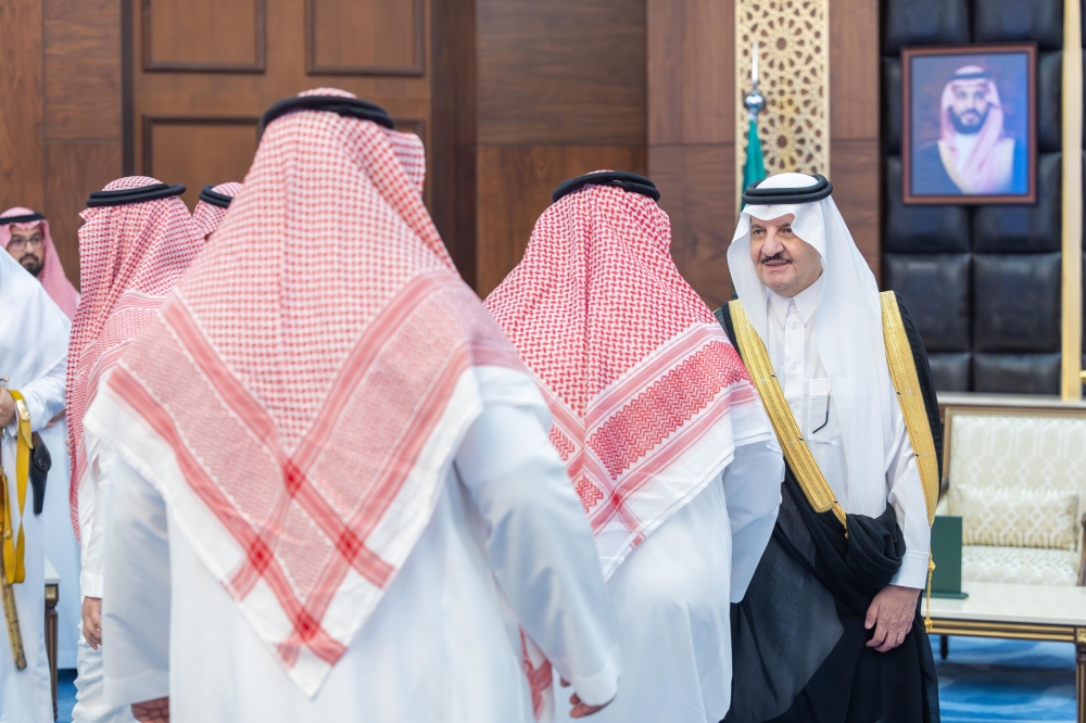 أمير الشرقية يستقبل منسوبي الإمارة المهنئين بعيد الأضحى المبارك