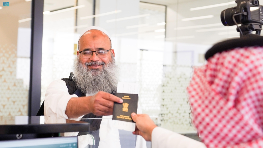 جوازات مطار الملك خالد تنهي إجراءات مغادرة ضيوف الرحمن - واس 