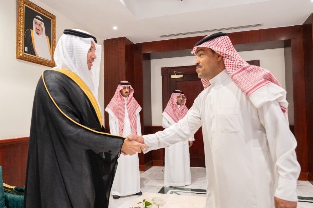 محافظ الأحساء يستقبل منسوبي المحافظة المهنئين بعيد الأضحى