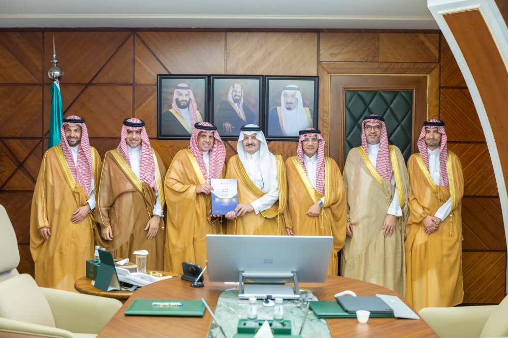 أمير الشرقية يستقبل قيادات مطارات الدمام ويطّلع على أبرز المنجزات