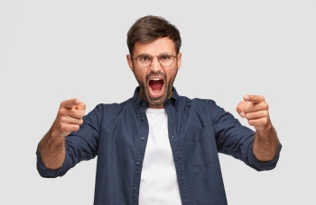 ضد النفس أو الغير.. كيف تواجه الآثار السلبية للعنف بكل أشكاله؟ - مشاع إبداعي