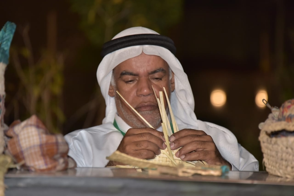 صانع الخوصيات منصور آل مدن