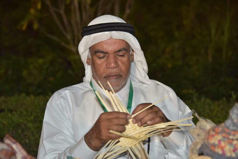 صانع الخوصيات منصور آل مدن..