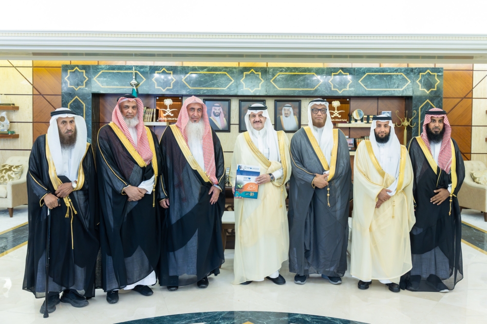أمير الشرقية يستقبل رئيس وأعضاء مجلس جمعية الدعوة والإرشاد وتوعية الجاليات بمحافظة الجبيل