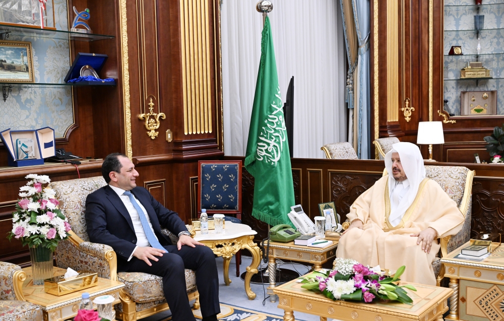 رئيس مجلس الشورى يبحث تعزيز التعاون مع سفير لبنان لدى المملك