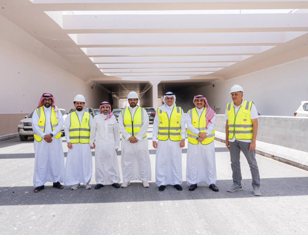 محافظ الأحساء يتفقَّد المراحل النهائية لمشروع تقاطع الملك عبدالله مع طريق الرياض